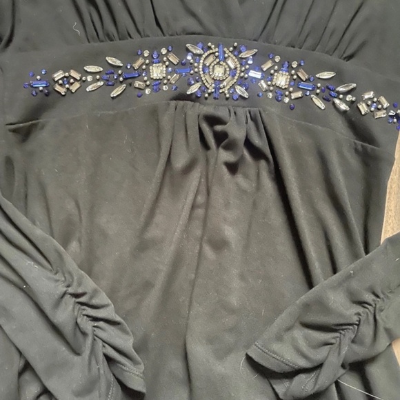 Black v neck with beaded belt - Picture 3 of 4